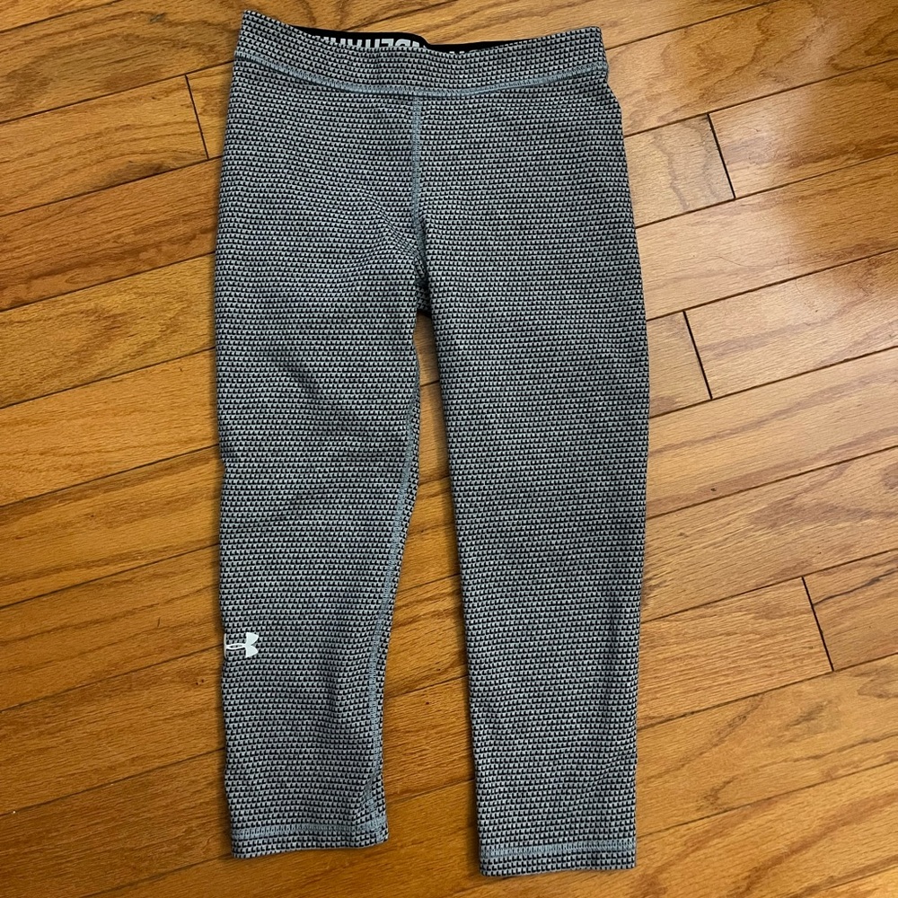 Grey/ black xs underarmour crop capris